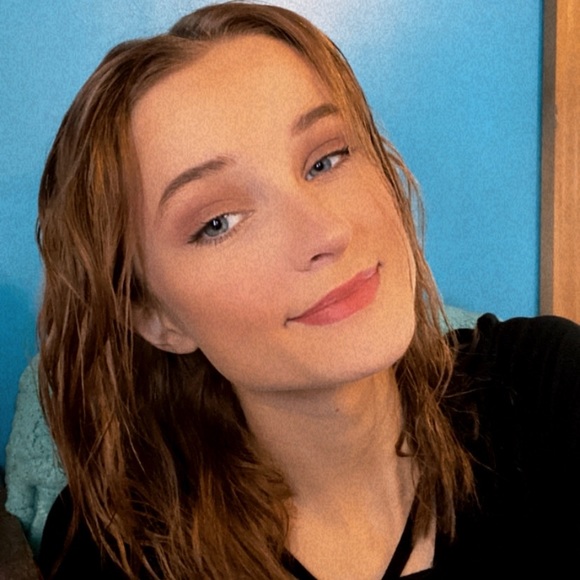 Meet your Posher, Jessica - Picture 1 of 1